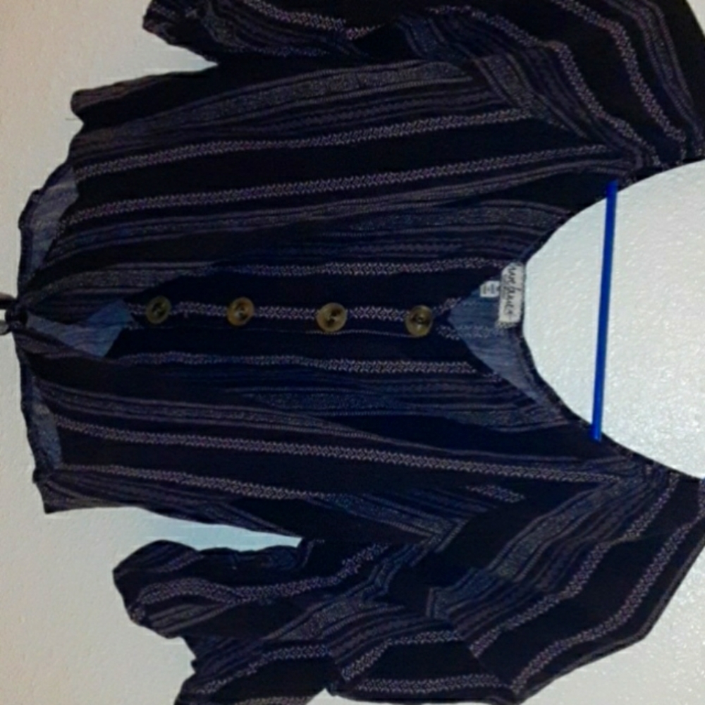 Cute buttoned crop top